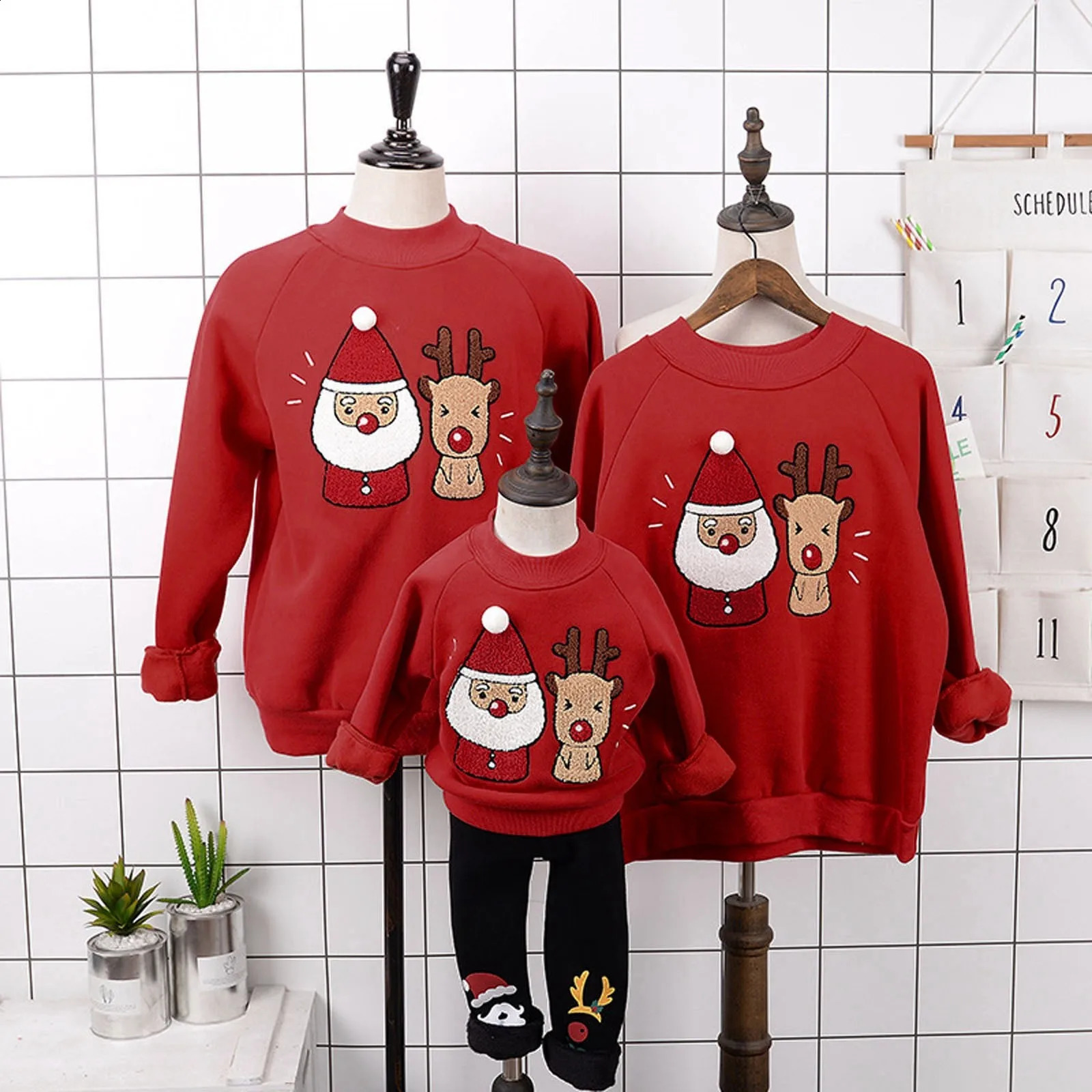 Family Matching Outfits Santa Claus Embroidery Crewneck Long Sleeve Sweatshirts Casual Holiday Christmas Hoodies Parent Child Clothes 231118