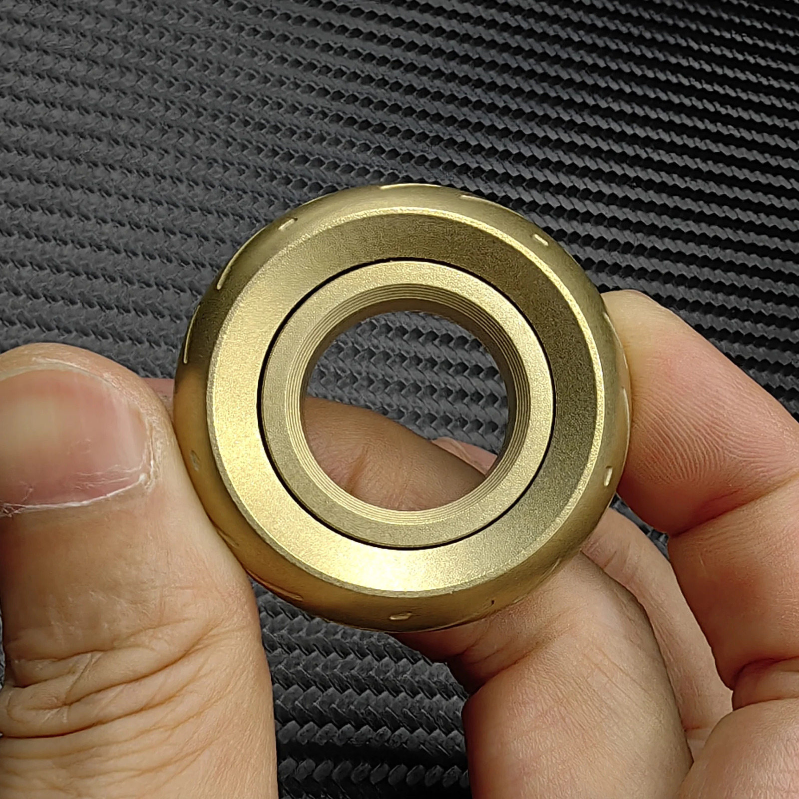 Spinning Top Original Fidget Slider Motorcycle Tread Pattern Ring EDC Fingertip Gyro Brass Ratchet Metal Toys Adult Office Desk Toy 231118