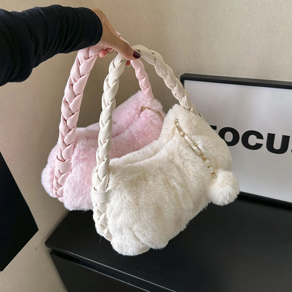 Abendtaschen Mode Flauschig für Frauen Y2k Mini Pelzige Tasche Winter Handgelenk PU Geflecht Riemen Fuzzy mit Anhänger Tote Handtaschen Geldbörse 231118