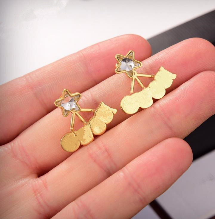 Designer Star Stud -oorbellen voor vrouwen 2023 Nieuwe gouden koper Rhinestone hanger oorbellen Charm Metal Gold Statement Sieraden Punk Accessories Stud