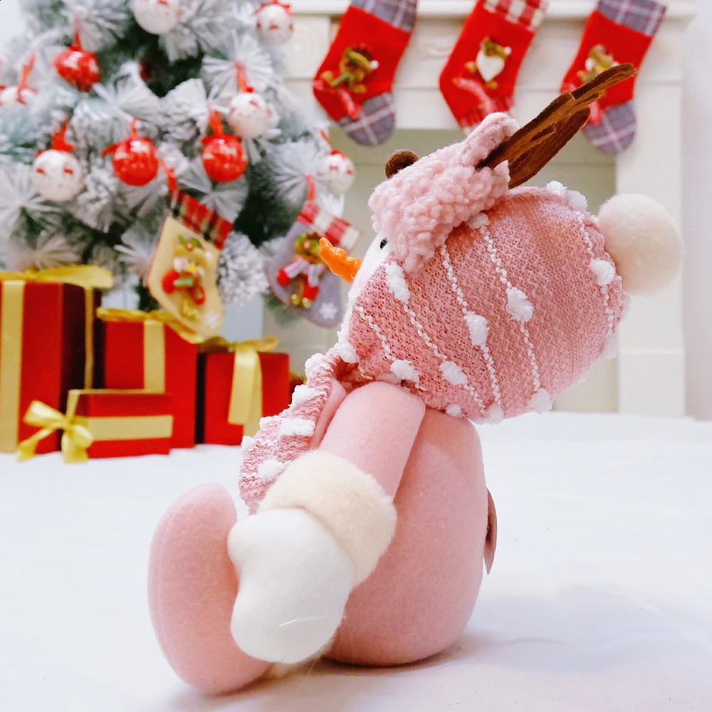 Świąteczne zabawki Święta Pink Snowman Święty Mikołaj Plush SIT Dolls Zabawne bombki ozdoby ozdobne ozdoby rzemieślnicze Dekor pokoju