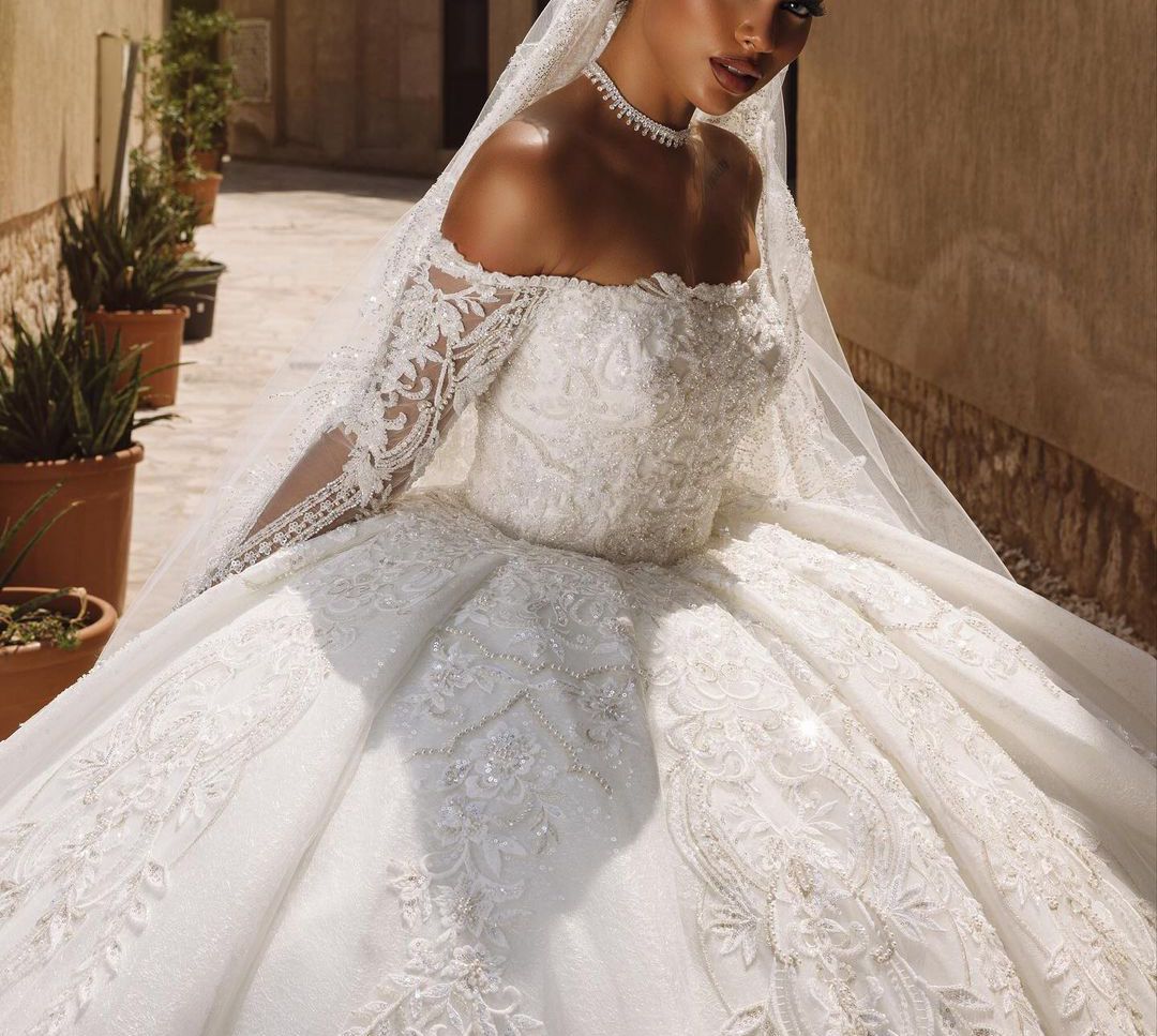 Luksusowe suknie balowe sukienki ślubne Batau długie rękawy cekiny aplikacje z koralikami długość podłogi falbany 3D koronkowe perły diamenty ślubne suknie ślubne plus rozmiar vestido de novia