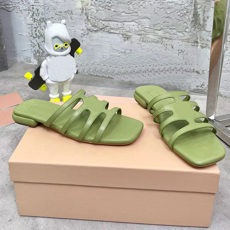 2023 Designer luxe romain tongs tongs pantoufles mode femmes 100% cuir rose / vert / noir / blanc sandales anti-transpiration de couleur pure Ladys sexy chaussures à talons antidérapants