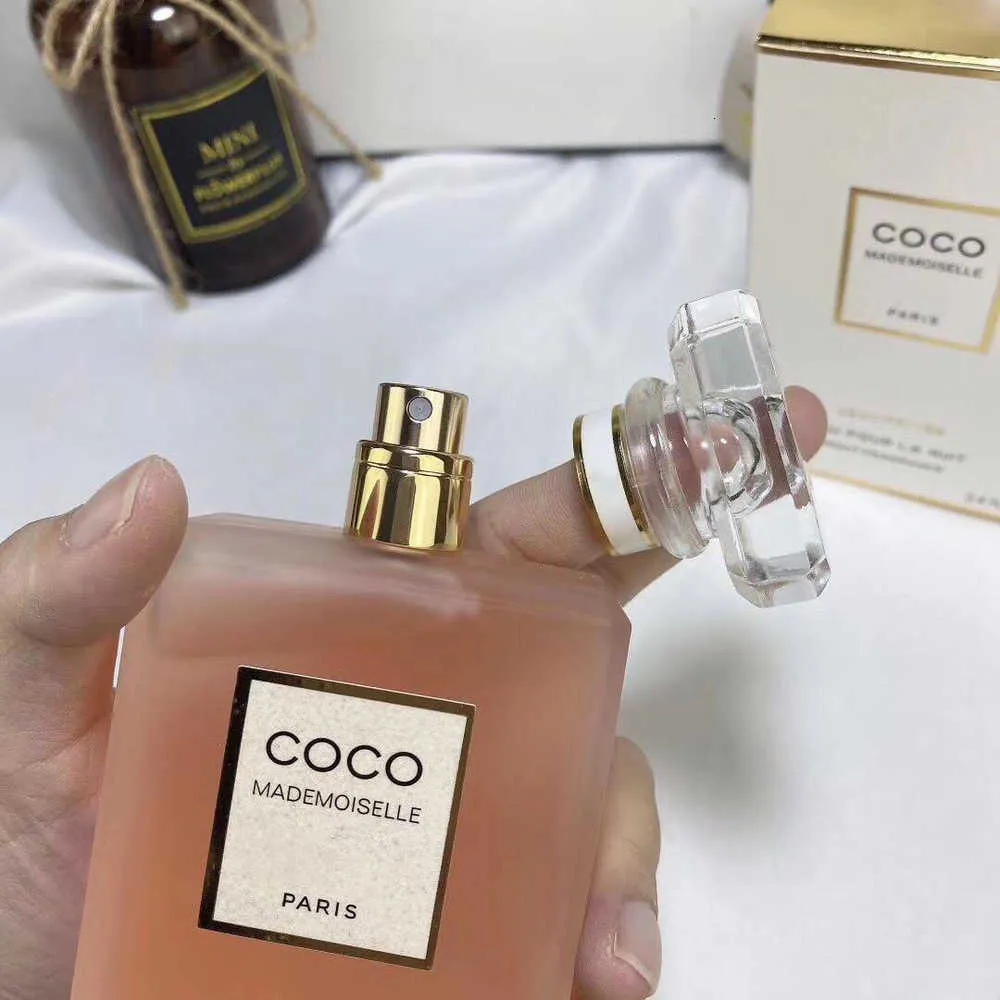Perfume para mulheres elegante e encantador spray de fragrância notas florais orientais 100ml bom cheiro garrafa fosca