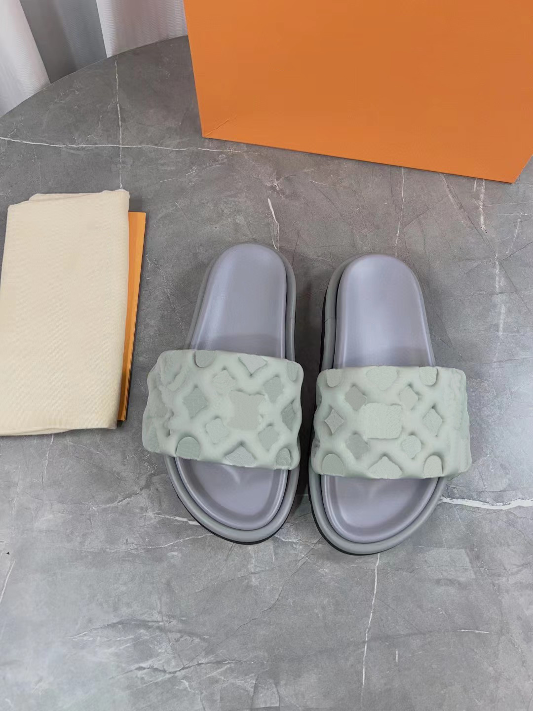 디자이너 신발 여성 신발 두꺼운 밑창 신발 고품질 샌들 슬리퍼 여름 슬라이드 비치 슬리퍼 상자 무료 배송