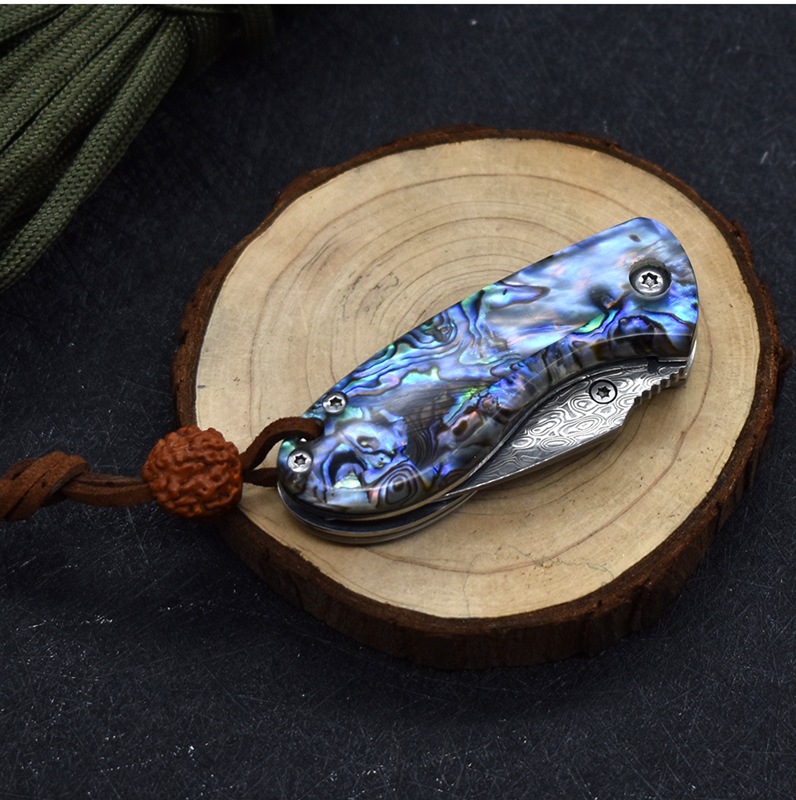 Offerta speciale Coltello pieghevole A1902 Lama in acciaio damasco Guscio di abalone / Manico in acciaio inossidabile Coltelli pieghevoli tascabili EDC