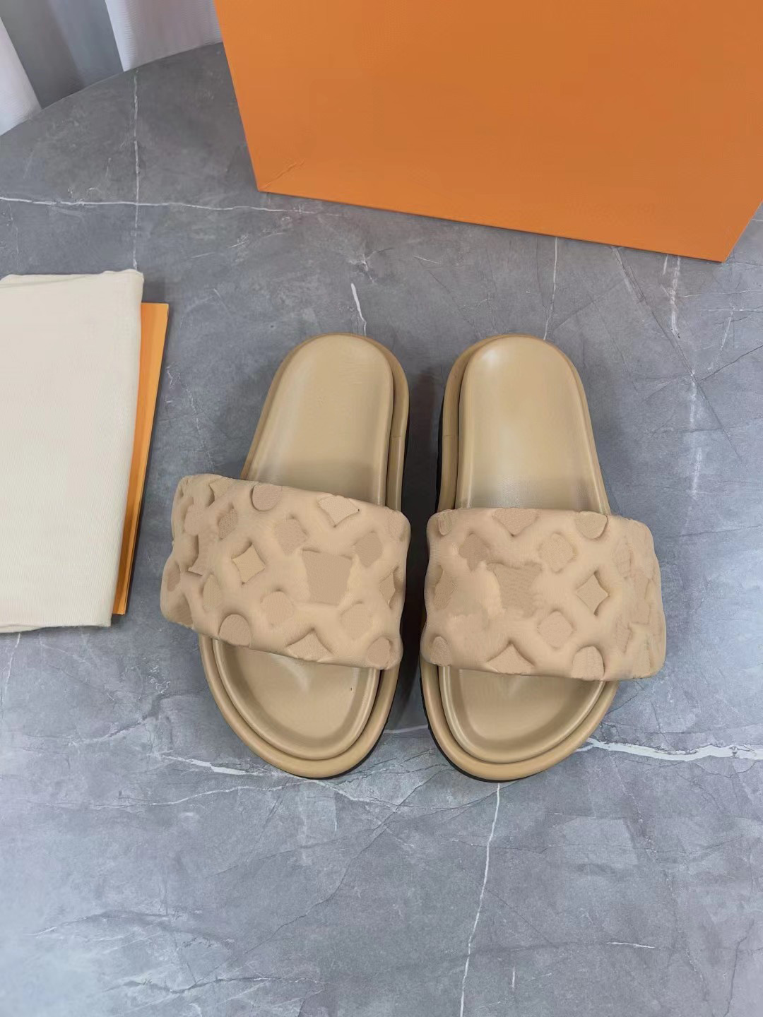 デザイナーシューズ女性靴厚底靴高品質サンダルスリッパ夏スライドビーチスリッパボックス送料無料