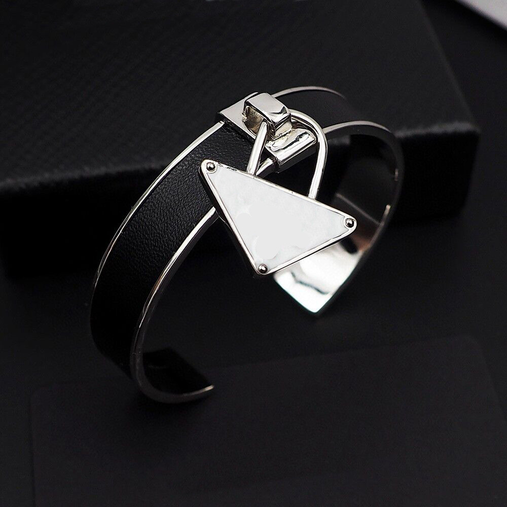 Bracelet en cuir avec lettres de Tennis, noir et blanc, Triangle goutte d'huile, Couple classique, Triangle ouvert