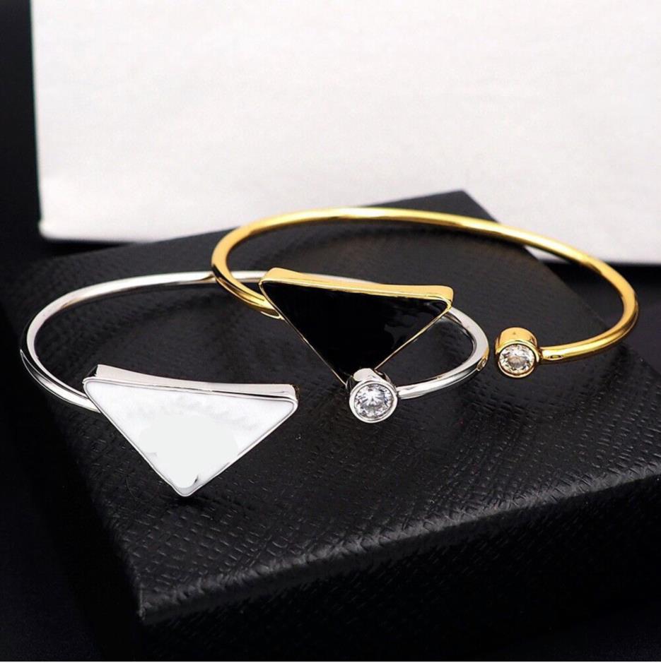 Bracelet Triangle avec lettres de Tennis, noir et blanc, goutte d'huile, diamant unique, ouvert, pour Couple, classique
