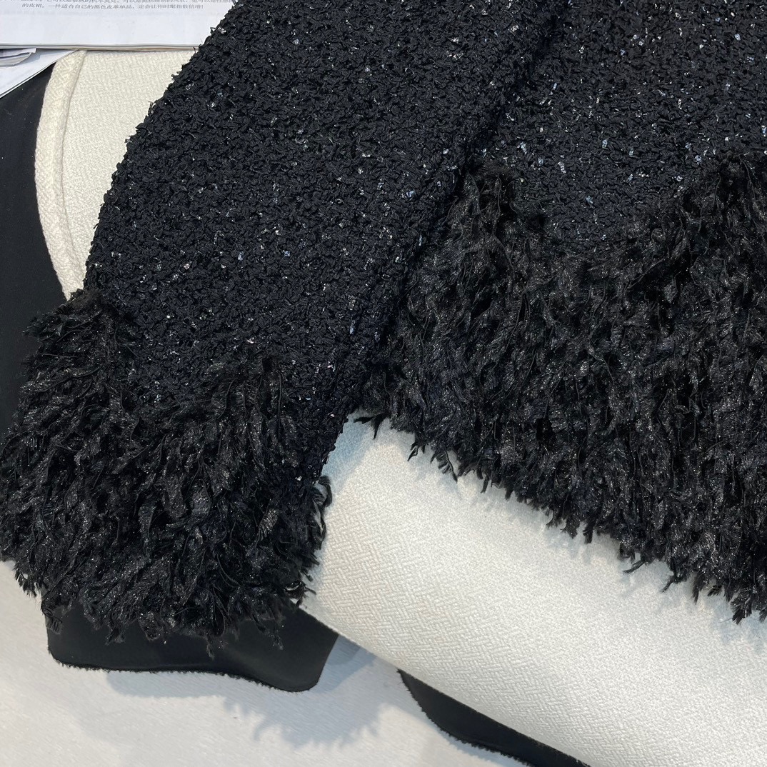 Роскошные черные короткие пальто Milan Runway Твидовые рукава с перьями и пуговицами Пальто Женская дизайнерская шелковая женская верхняя одежда на подкладке 112180