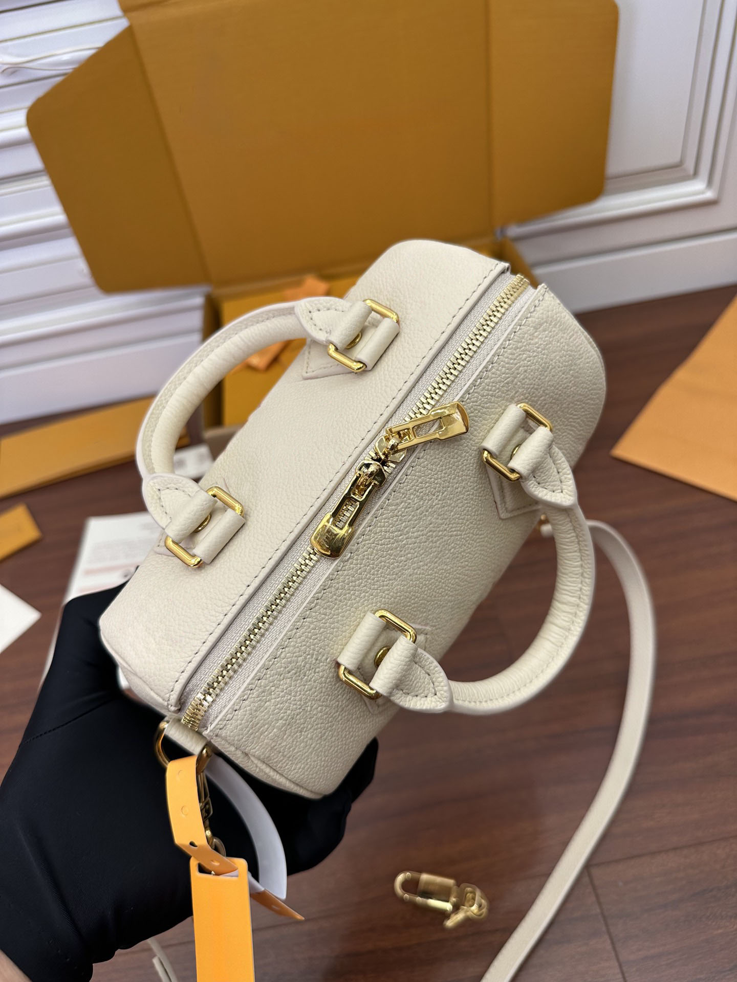 Classic 10A Mirror Quality Leather Crossbody tote Top Designer Hobo Bags women Luxury Brand Fashion Bucket Bag LUTTON bags of Women White bag Classic Bucket Bag