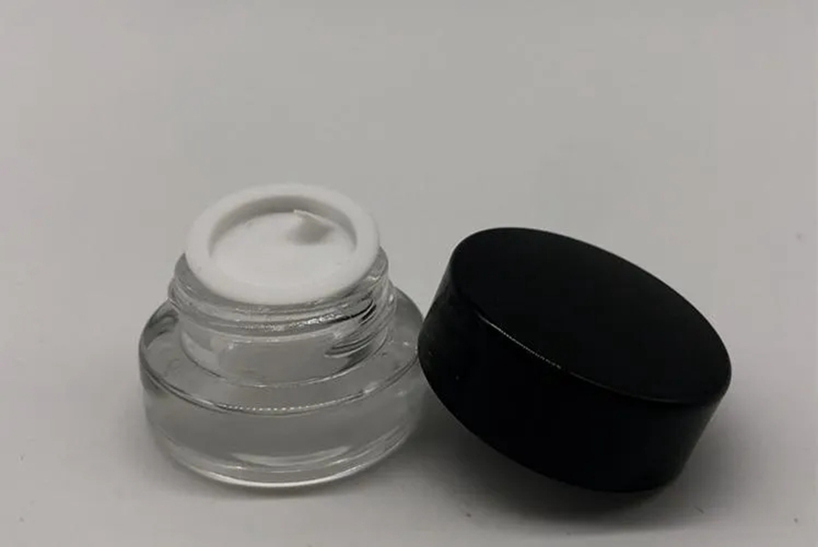 500 x 3 g Flasche Traval, kleines Creme-Make-up-Glas mit Aluminiumdeckel, weißes PE-Pad, 3 ml, 1/10 Unzen, Kosmetikverpackung, Glas