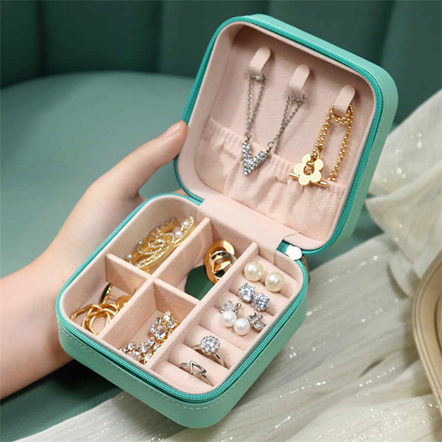 Petite boîte à bijoux carrée de voyage, organisateur de bijoux Portable pour boucles d'oreilles et colliers, coffret cadeau