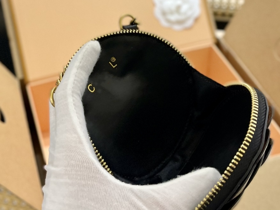 Hot Designer Ladies Round Cake Makeup Bag Three-Dimensional Camellia Hardware Metal C Button Small Pendant Gold Chain Crossbody Bag Handbag Key Bags Coin Purse 13cm