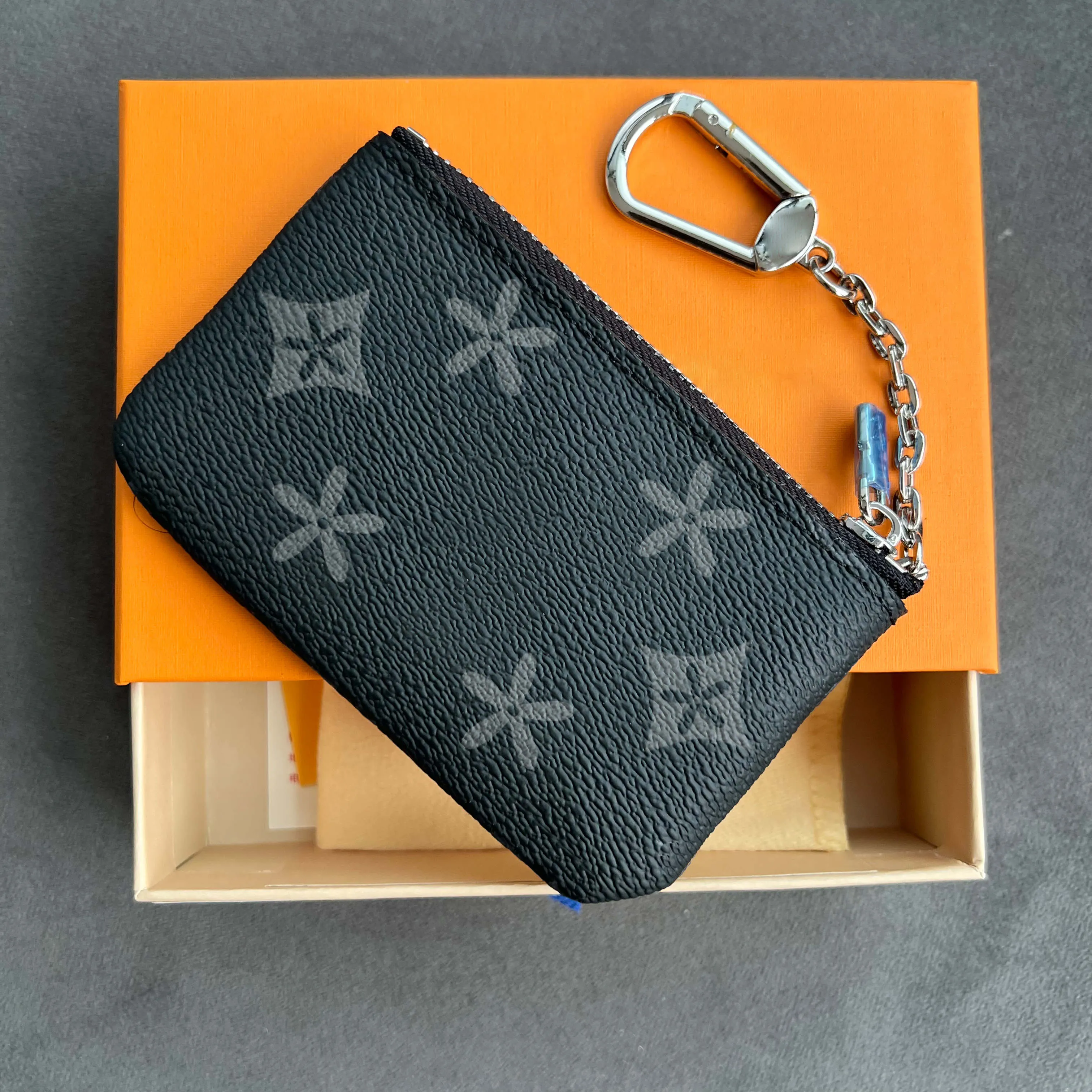 Med dammväskor kvinnor män kvinnor nyckelpåse pochette cles designers mode handväska kvinnor herr kreditkortshållare mynt mynt handväska lyxiga plånbok väska m5678