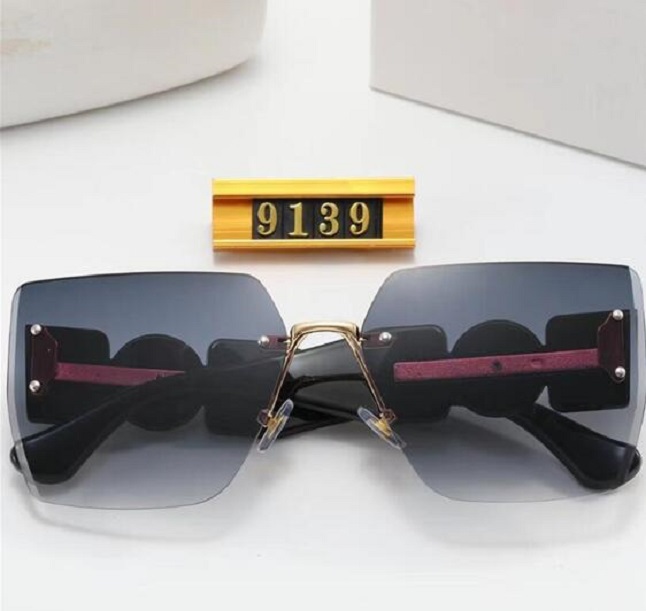 2023 Luxury Solglasögon Designer Letter Womens Mens Goggle Senior Eyewear for Women Eyeglasses Rimless Vintage Metal Sun Glasses With Box