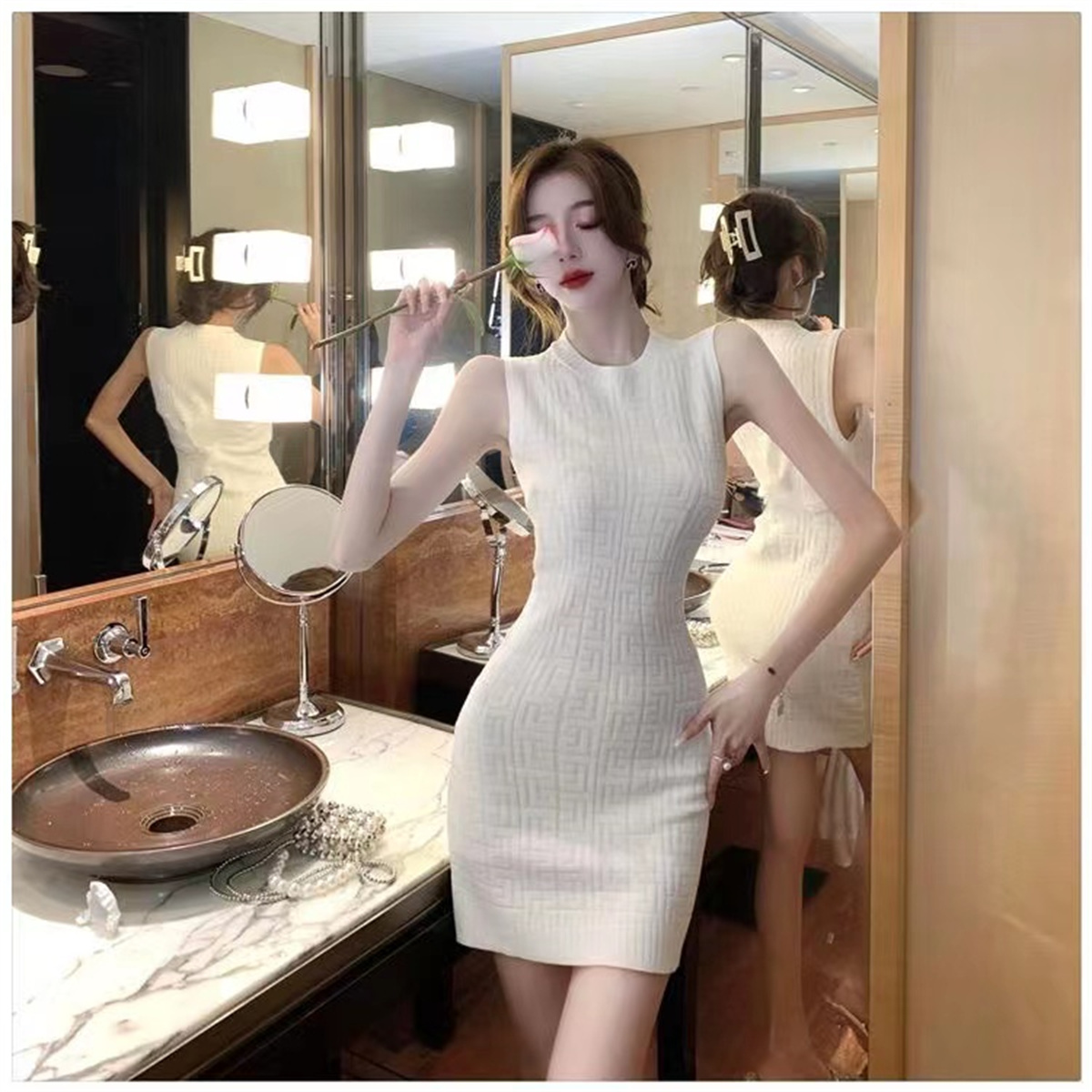 Woman Clothing Casual Dresses Sleeveless Summer Womens Dress Skirt Outwear Slim Style With Budge Designer Lady Sexy Dresses