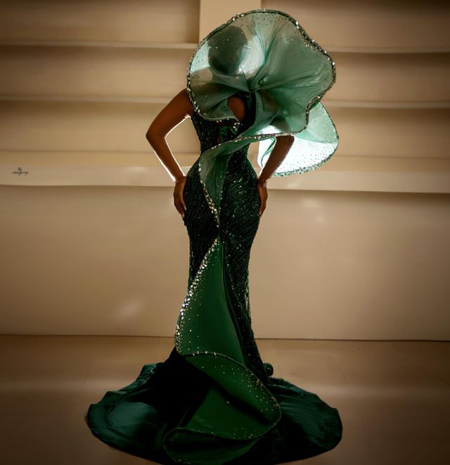 2023 Aso Ebi Verde Sirena Abito da ballo Elegante Perline Cristalli Festa formale da sera Secondo ricevimento Compleanno Fidanzamento Abiti da damigella d'onore Abiti ZJ050