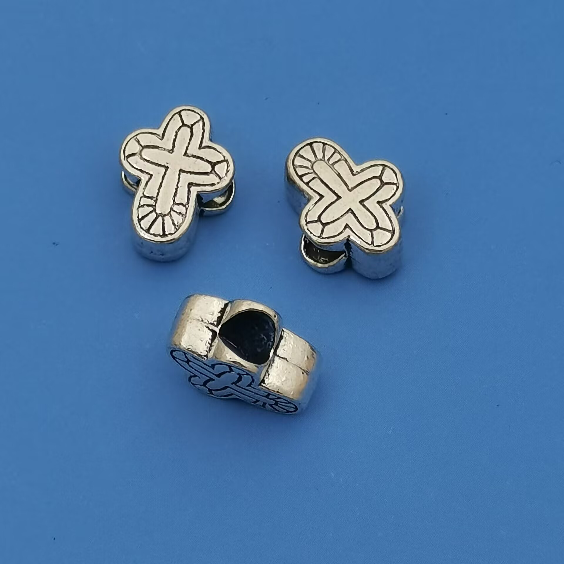 50 Stück Legierung Kreuz Spacer Perlen für Schmuckherstellung, großes Loch 4,5 mm Erkenntnisse Armband DIY Zubehör A-847