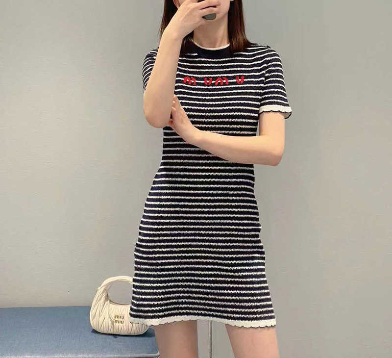 Casual Dresses Designer Dressed Women's 23 Spring/Summer Celebrity Style Short Skirt Striped Waist Slim One Step Skirt VVFK