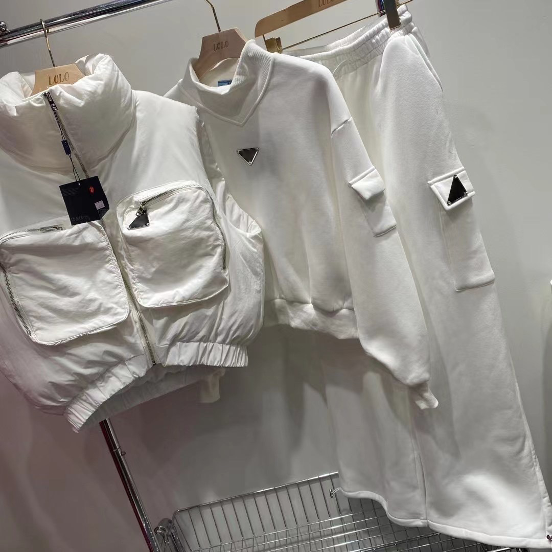 Designer Kvinnors träningsdräkt Vit tröja Vest Pants Three Piece Set Padded and Thicked Fabric Fashionabla mångsidig