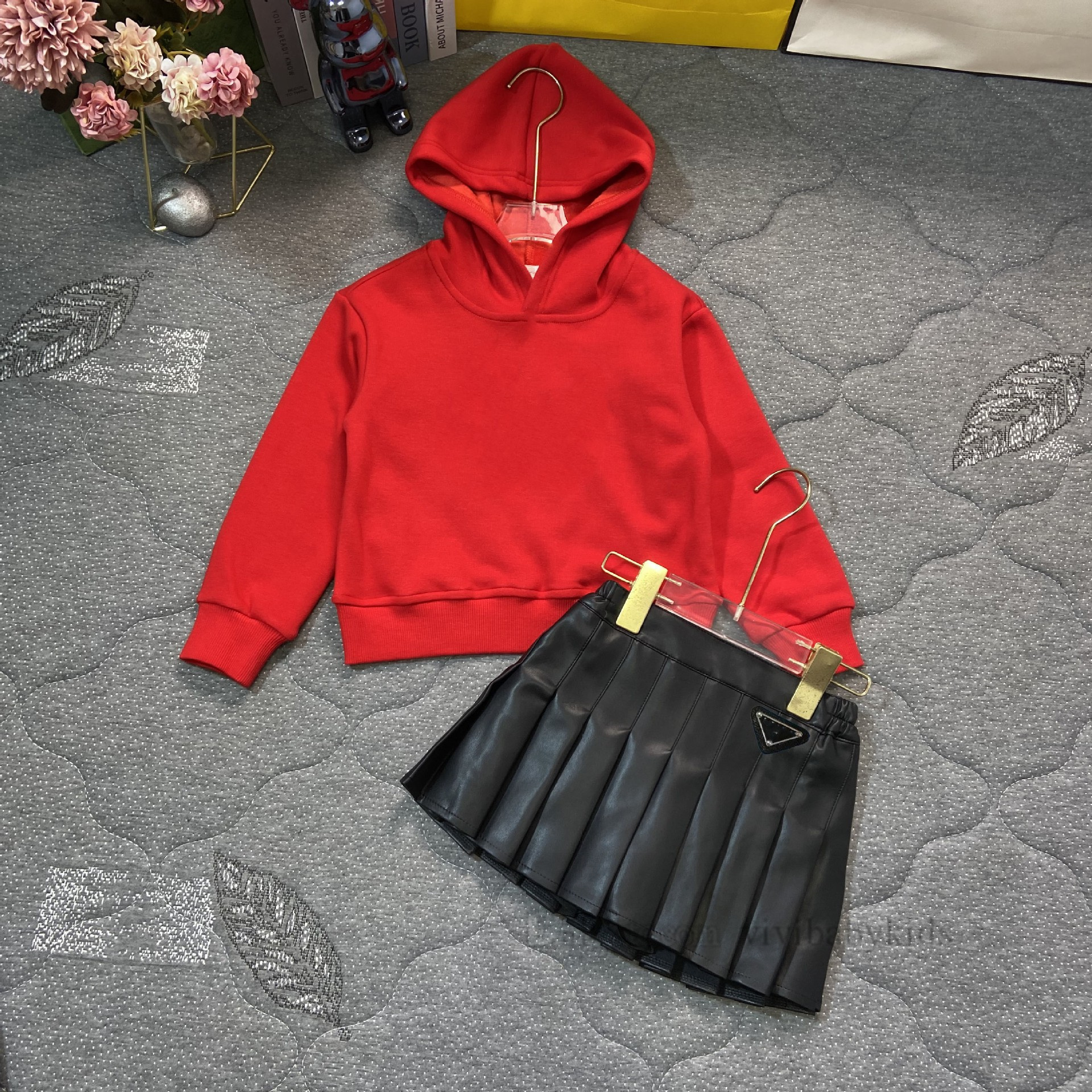 Designer enfants vêtements de Noël ensembles filles lettre sweats à capuche imprimés triangle étiquetage PU jupe plissée garçons sport tenues décontractées Z5529