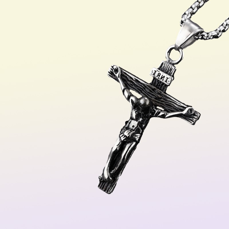 Collier crucifix masculin