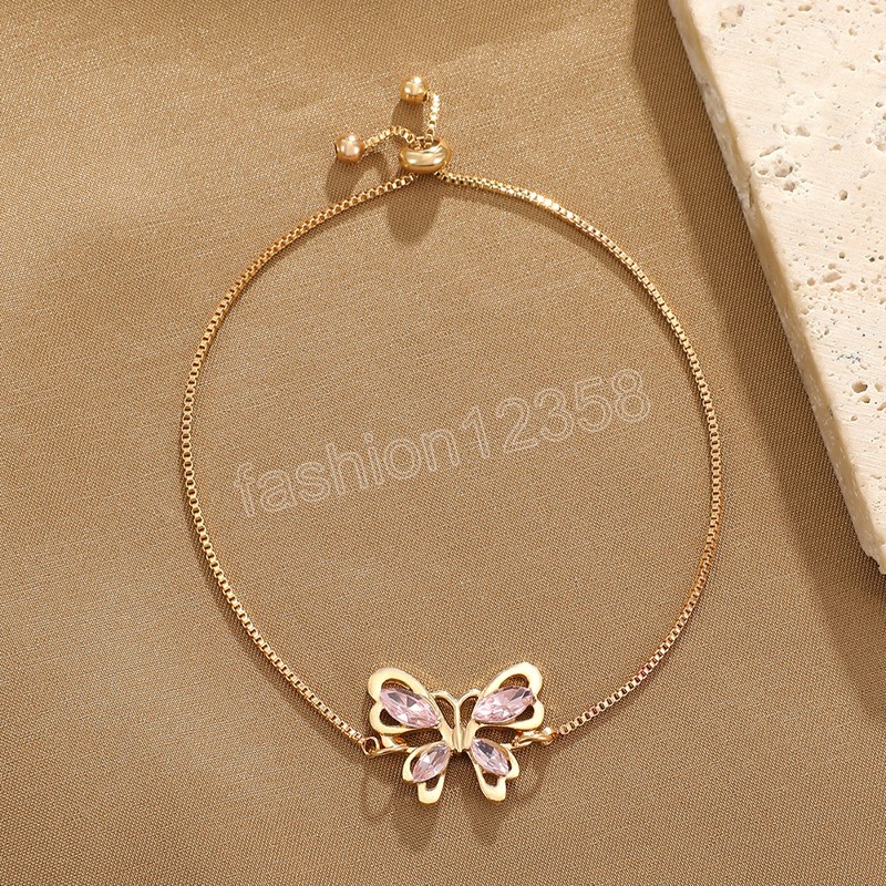 Bracelet rétro polyvalent en forme de cœur et de papillon pour femmes, vêtement à main en perles, à la mode, breloque populaire, bijoux fins