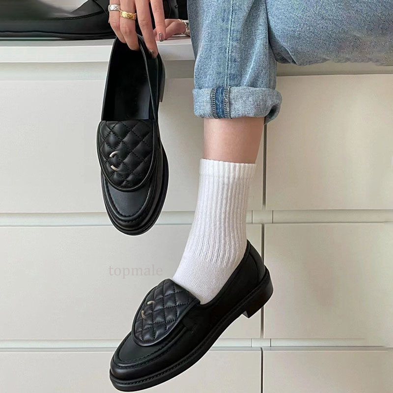 Mocassini classici scarpe firmate da donna fibbia in metallo sneakers di lusso in vera pelle scarpe basse basse eleganti mocassini graffi C112301