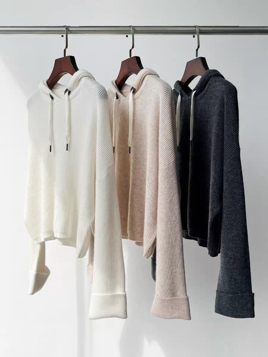 Nya kvinnors tröjor Designer Black/Ivory/Khaki Wool Pullover med hoodies High End Loose Short Sweaters 112303