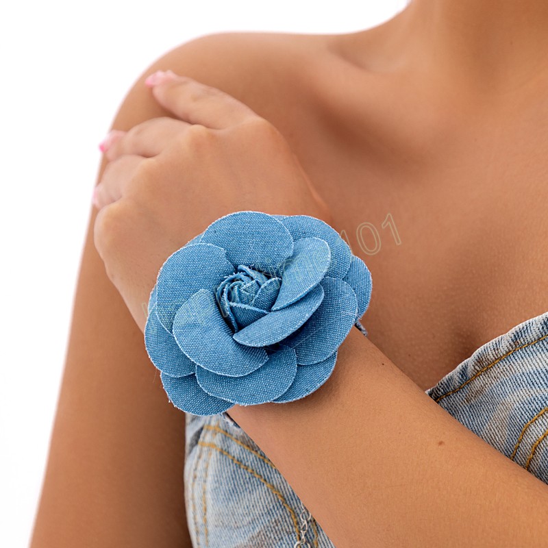 Elegant blå denim med stort blomsterarmband för kvinnor trendig som gör gamla cowboy handkedjor mode smycken tillbehör gåva