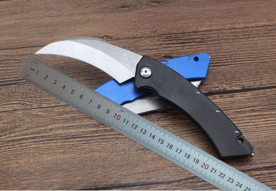 高品質132 MT Auto Tactical Karambit Claw Knife D2 Satin Blade Blade CNC 6061-T6アルミニウムハンドル