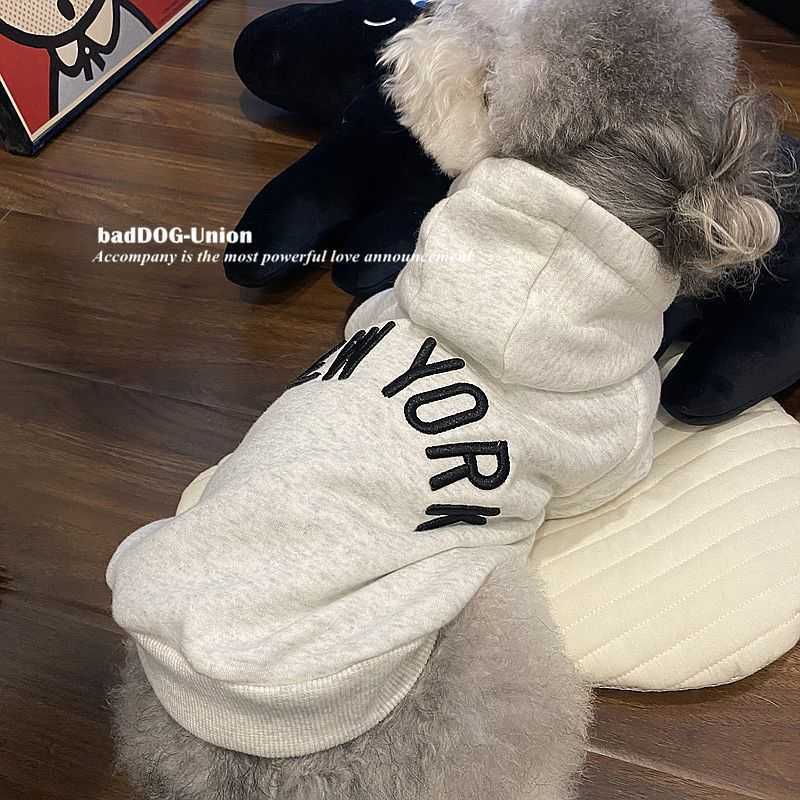 Abbigliamento cani Autunno e inverno Nuovo marchio di moda animali domestici Maglione di peluche Schnauzer Orsacchiotti Felpa con cappuccio bianca grigia Vestiti gatti