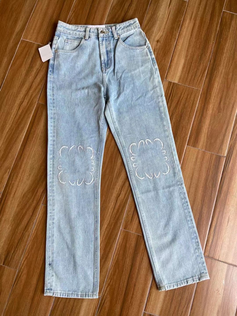 Designer-Jeans Damen-Jeans eingetroffen, hohe Taille, ausgehöhlter Aufnäher, bestickte Dekoration, lässige blaue, gerade Jeanshose