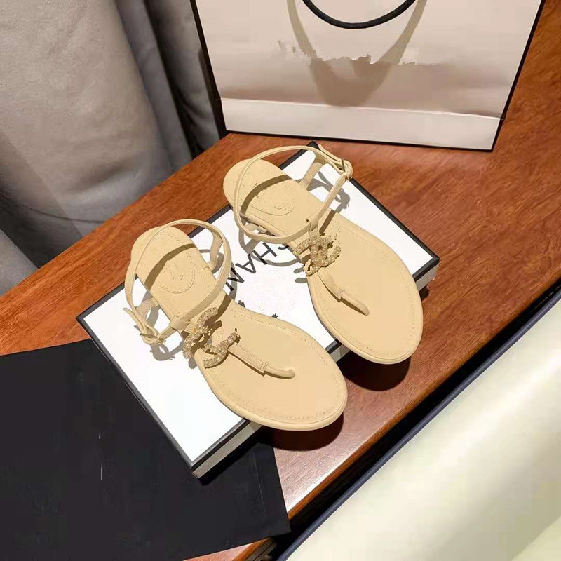 2023 nouvelle haute qualité Designer dames sandales nouveau string plat boucle romaine plage pantoufles respirant léger décontracté chaussures pour femmes