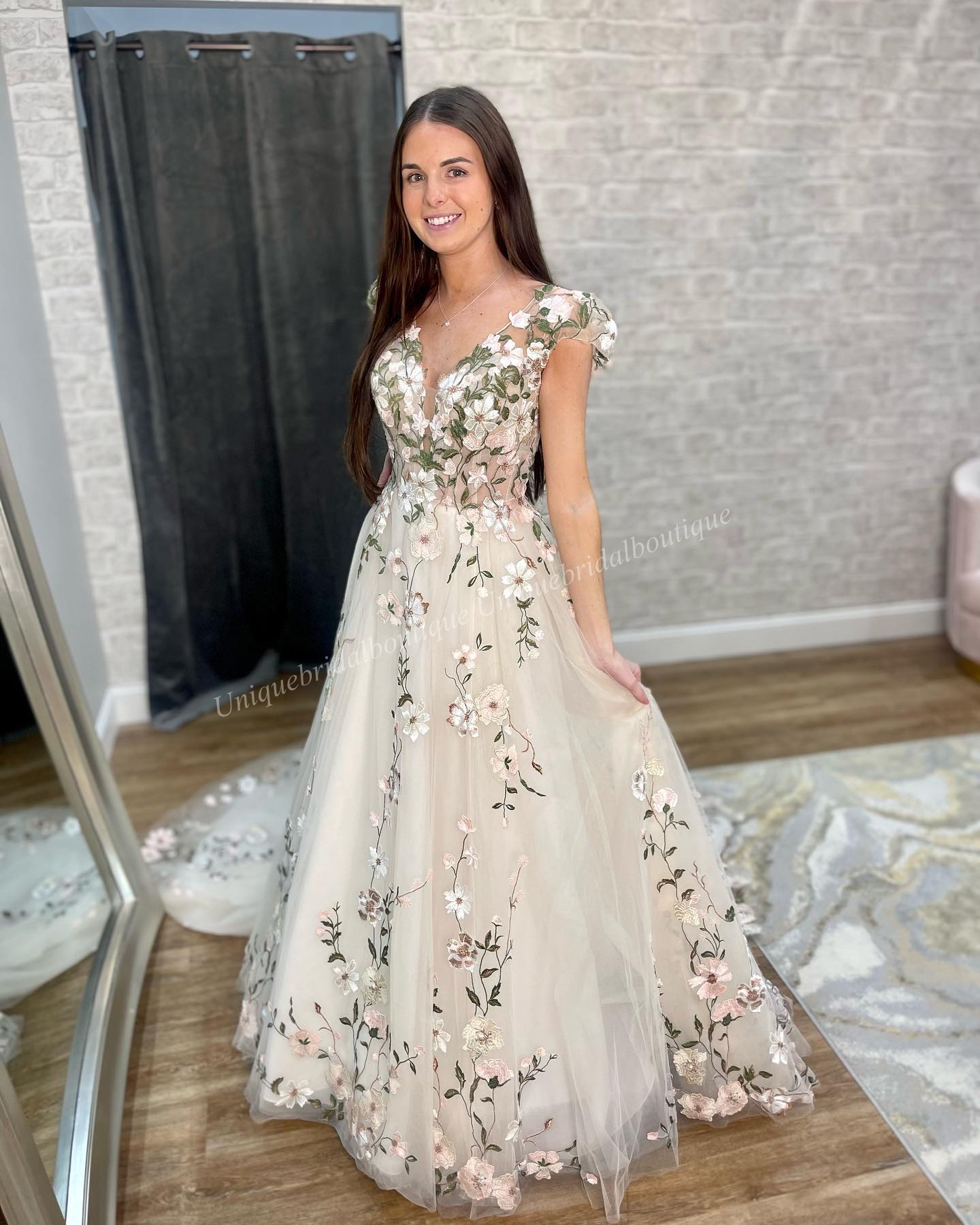 Coloré brodé dentelle robe de mariée mancherons 2023 plongeant col en v vestidos de novia plage jardin château extérieur Boho mariée robe de mariée dos ouvert chapelle train