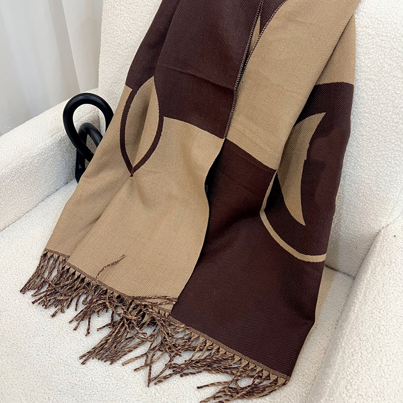 designer scarf women and men scarf luxury warm scarf soft and warm yarn beautifully crafted in two colors on both sides large motifs Pashmina size 65*180cm