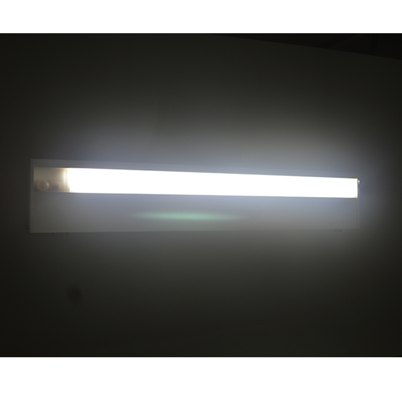 Alüminyum Güneş Duvar Işığı 24 cm 60cm 4000mAh 8000mAh Billboard Işık Hareket Sensörü Dış Mekan Aydınlatma