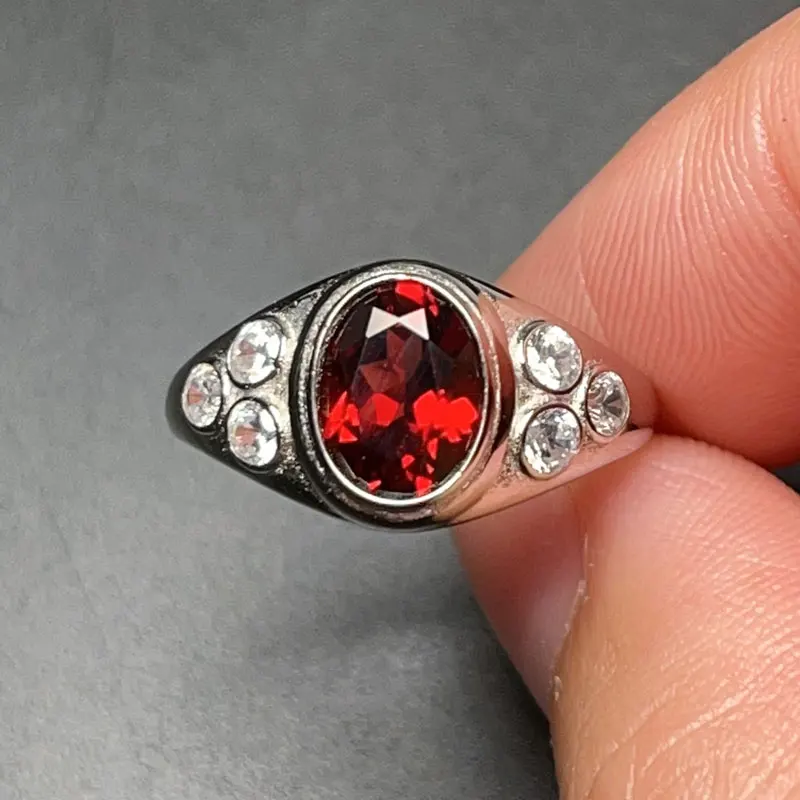 925 Gümüş Garnet Halkası 6mmx8mm VVS 1CT Günlük Aşınma İçin Doğal Garnet Halkası Solma 3 Katman 18K Altın Kaplama Taş Takı