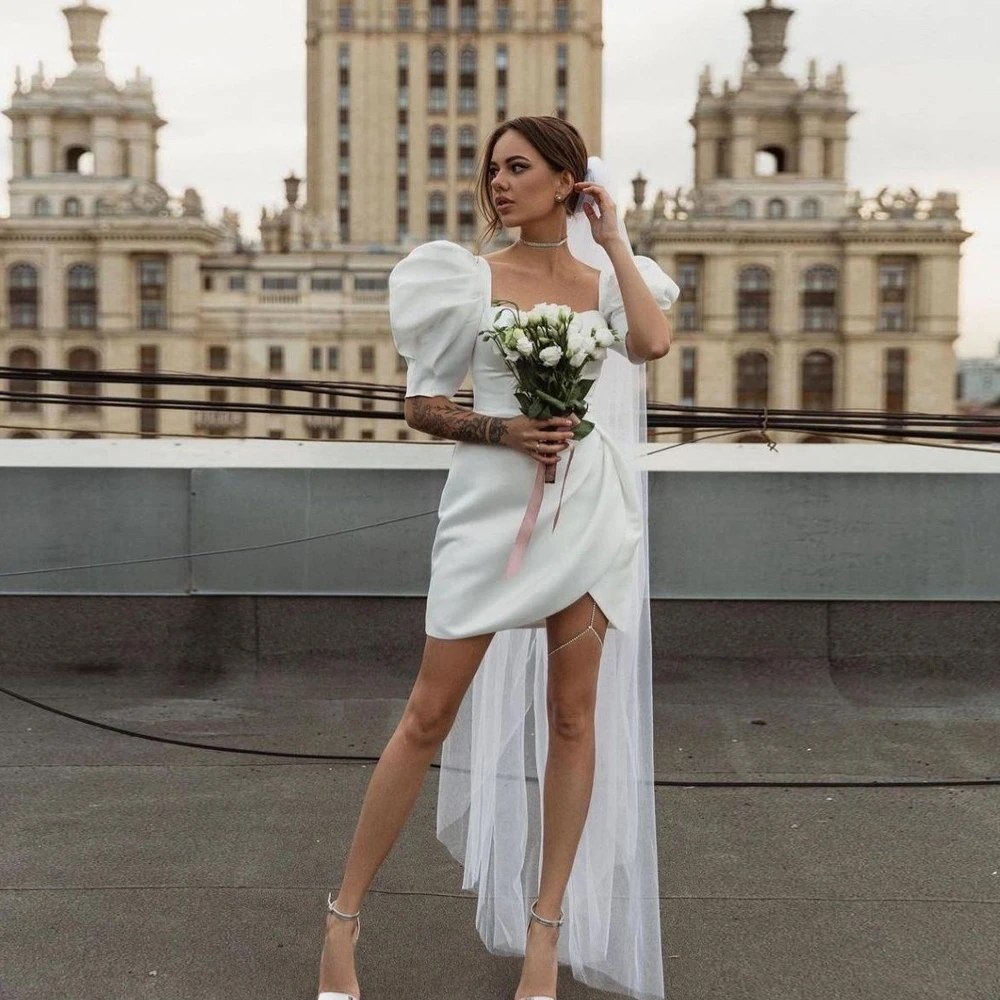 Prinses Bladerdeeg Korte Mouwen Schede Trouwjurken Korte Mini Kleine Witte Jurk Voor Vrouwen Sexy Bruid Tweede Receptie Feestjurken Eenvoudige Strandgewaden CL2975