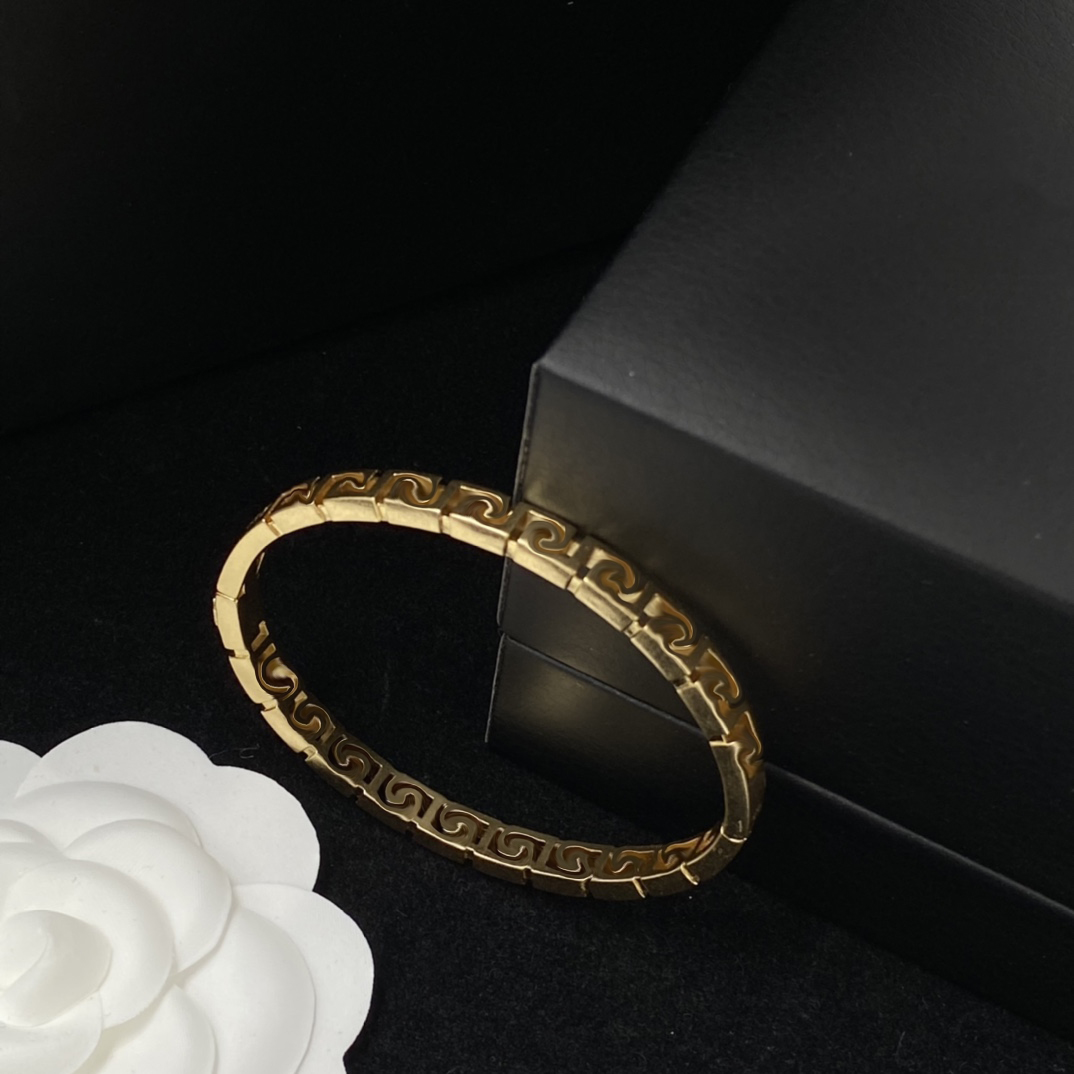 2023 Högkvalitativ designer Medusa Gold Plated Bangle örhängen Set Guld Buckle Armband Fashion Smycken Män och kvinnor armband