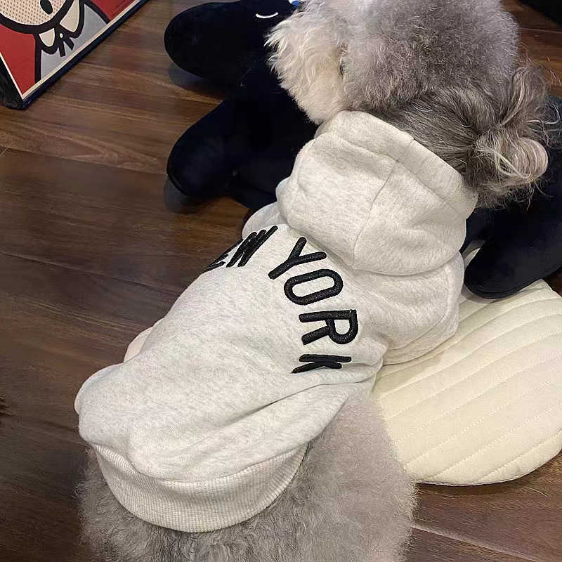 Apteka dla psów jesień i zima nowa marka mody dla zwierząt Plush Sweater Schnauzer Teddy Bear Hoodie Little Ubrania