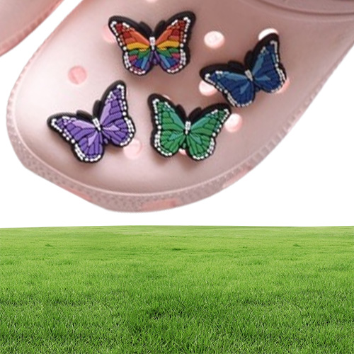 100 st/parti original PVC sko tillbehör diy fjärilskor dekoration jibz för charms armband barn gåvor3680034