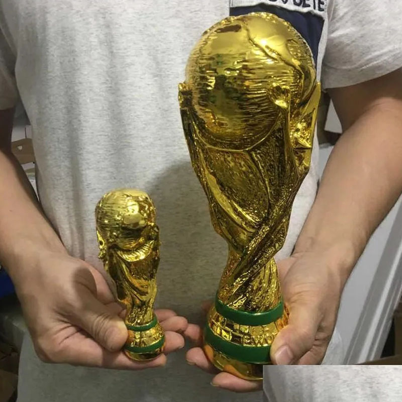 Artes e ofícios europeu resina dourada troféu de futebol presente mundo troféus de futebol mascote decoração de escritório em casa