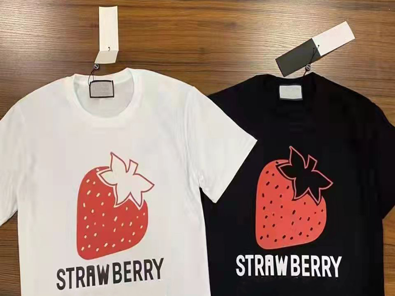 Designer Womens Tshirt Round Neck Cotton Strawberry Banana Fruit Bokstäver Högkvalitativ Mens Kort ärm Loose Casual Sports Outdoor Women T Shirts