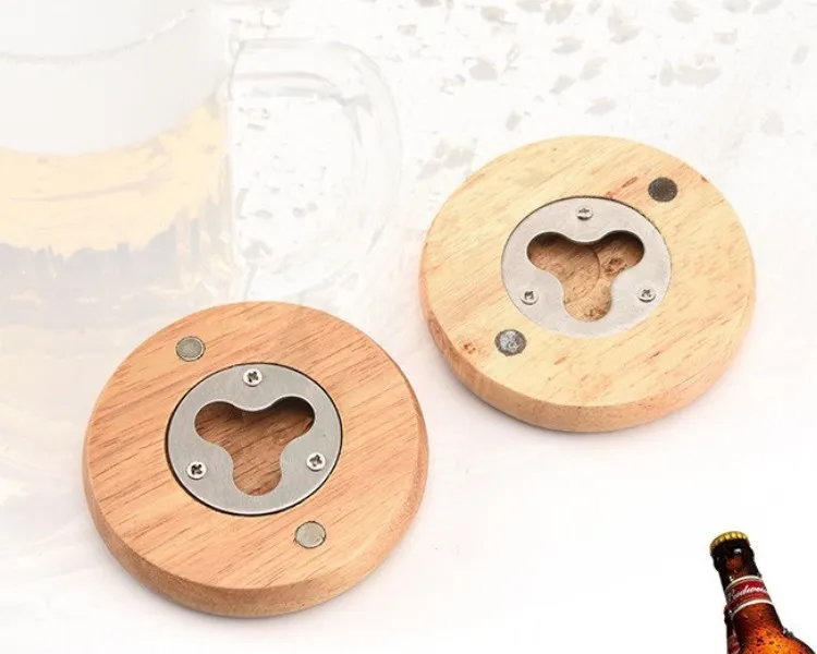 In magazzino! Nuovo sottobicchiere in legno a forma rotonda con apribottiglie, decorazione magnete frigorifero, apribottiglie da birra, strumento da bar da cucina