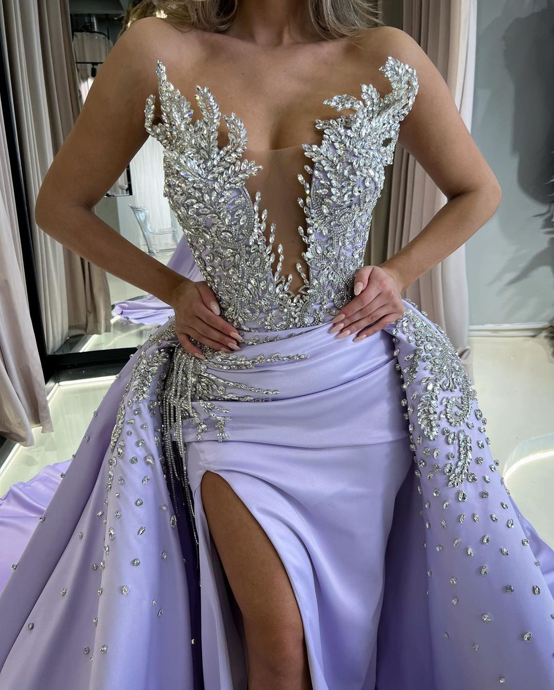 Exquisite Mermaid Prom Dresses Sleeveless V Neck Appliques Sequins Beaded Floor Length 3D Lace Satin Diamonds Slit Evening Dress Bridal Gowns Plus Size Custom Made