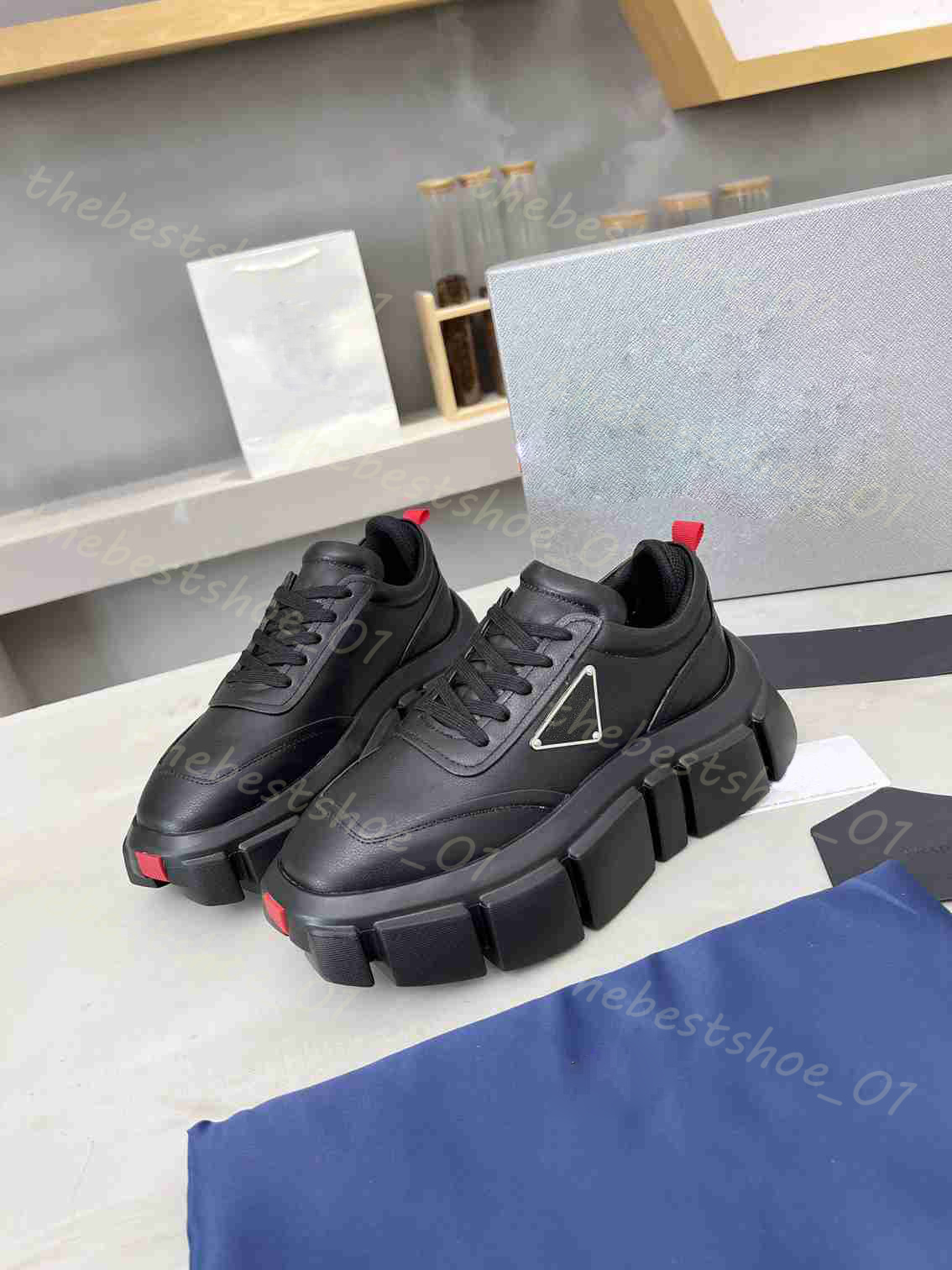 Designer Casual Shoes Sneakers Luxury Fashion Metal Metal Triangle inversé Men Femmes Triple Blanc Noir confortable Volontes extérieures polyvalentes confortables