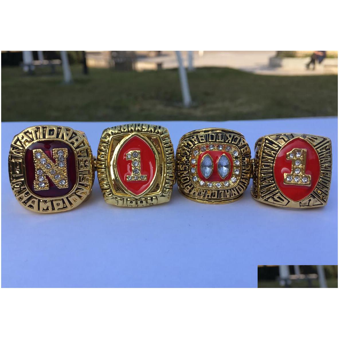 Anéis de cluster 1983 1994 1995 1997 Nebraska Cornhuskers National Championship Ring com caixa de exibição de madeira Homens Fan Gift Atacado Dhibc