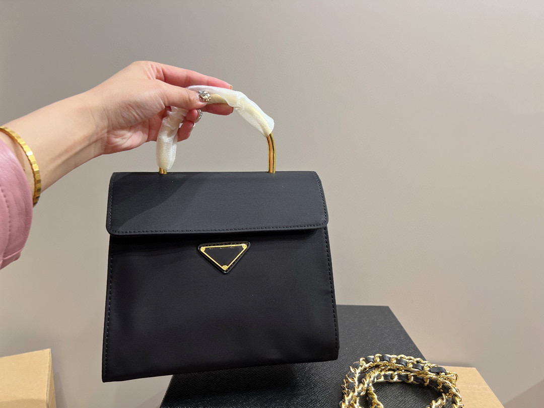 Sac à main fourre-tout en nylon pour sac à rabat classique grande capacité pour femme, bandoulière chaîne en métal, sac à bandoulière, article de luxe design royalfashion_bag